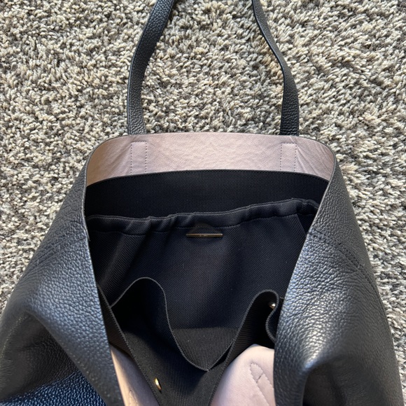 Cuyana Classic Structured Leather Tote with canvas insert - Picture 13 of 15